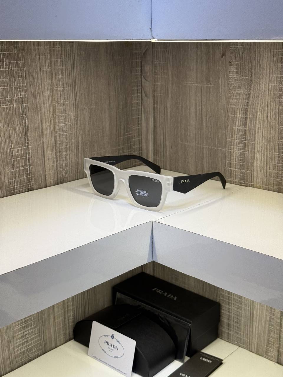 Pradda 11 Sunglass (WhiteBlack)