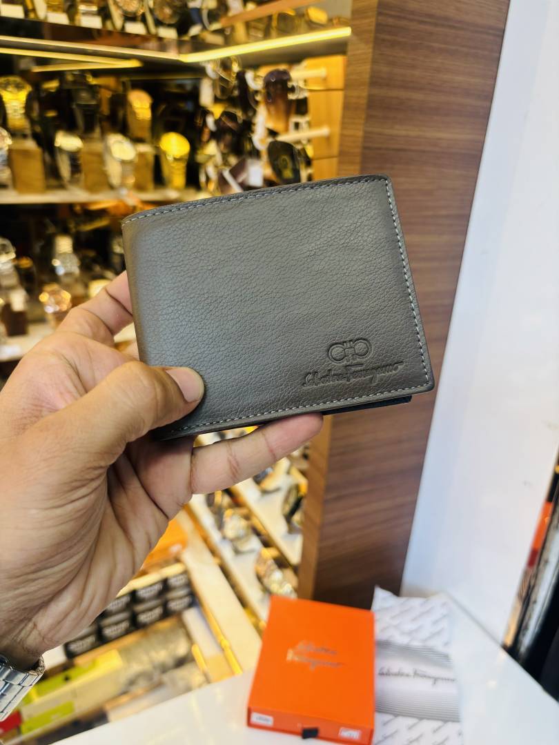 101 SF SALVATORE FERAGAMO PREMIUM QUALITY WALLET