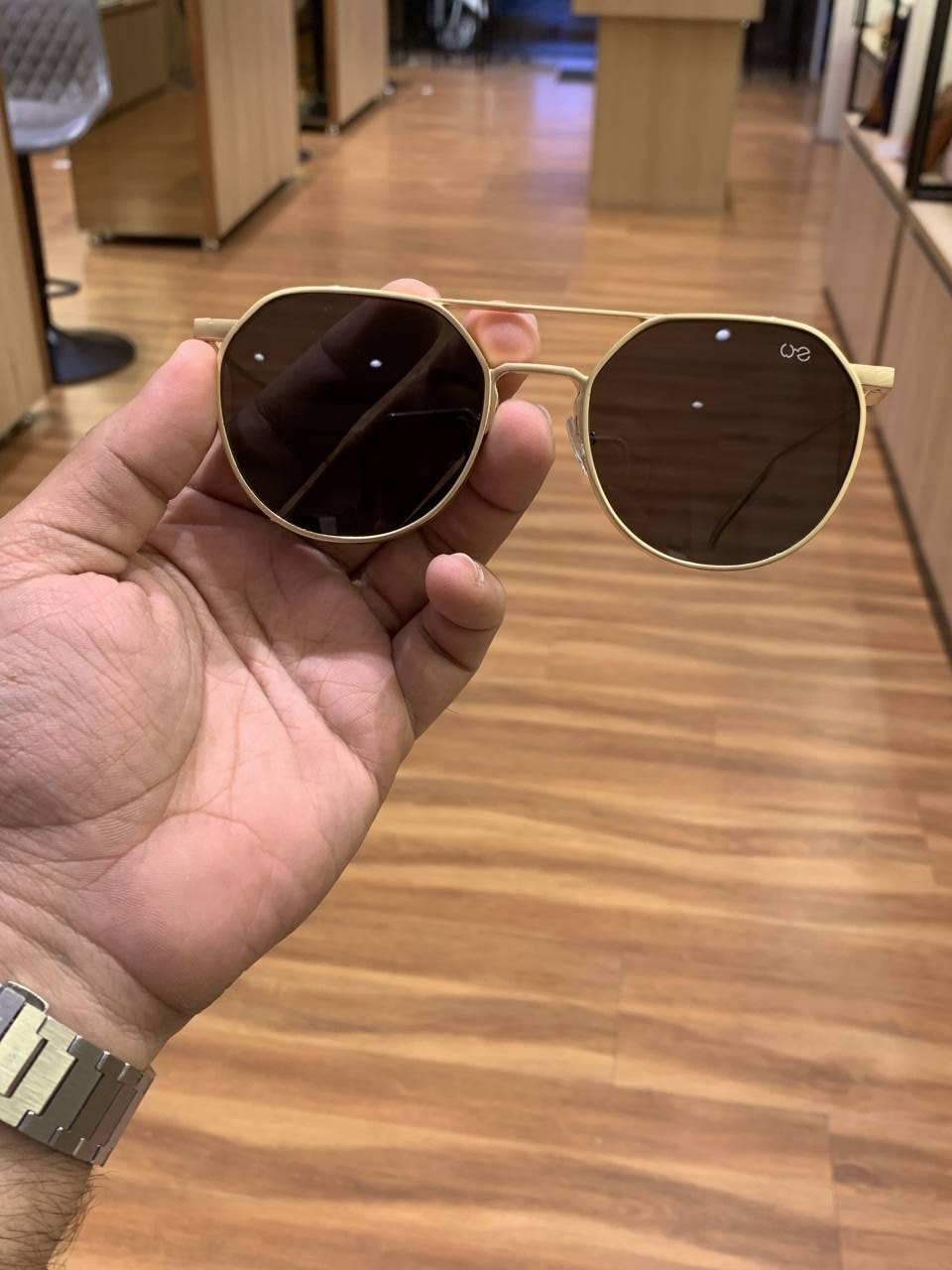 Wilson metal gold black