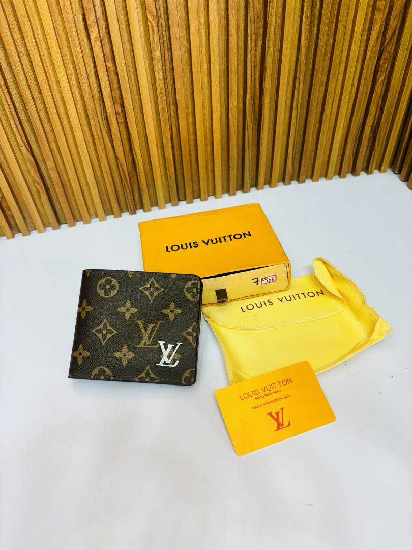 107 LV LOIUS VUTTON PREMIUM QUALITY WALLET