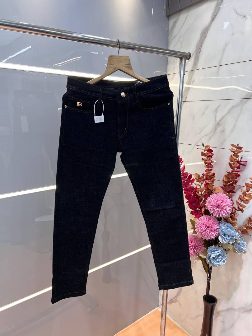 Balmain Paris Black Raw Wash Imported Lycra Slim Fit Ankle Lenght Hyperflex Denim with Front Metal Logo 3092 video