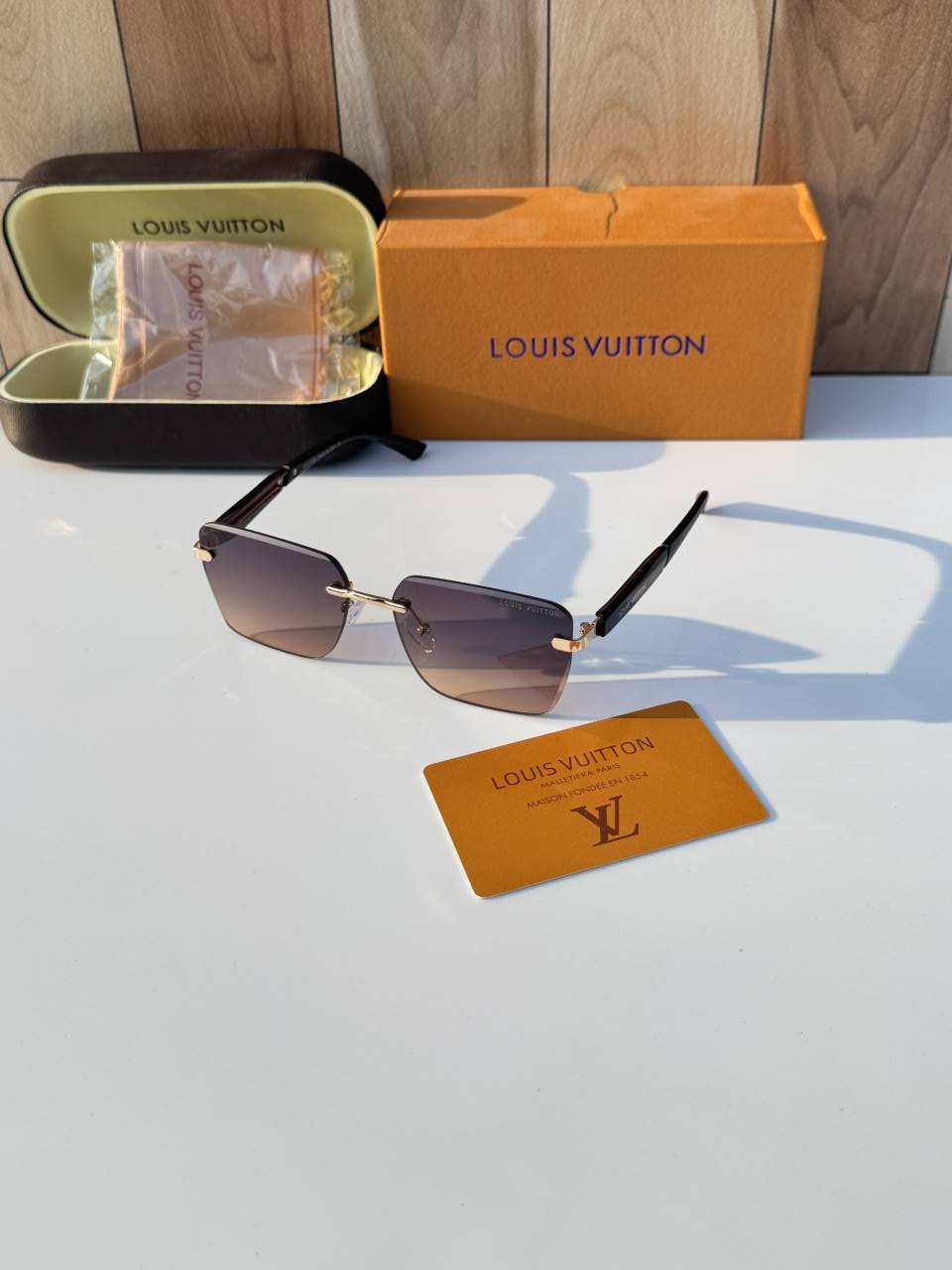 Louis Vuitton_1055_gold_brown video