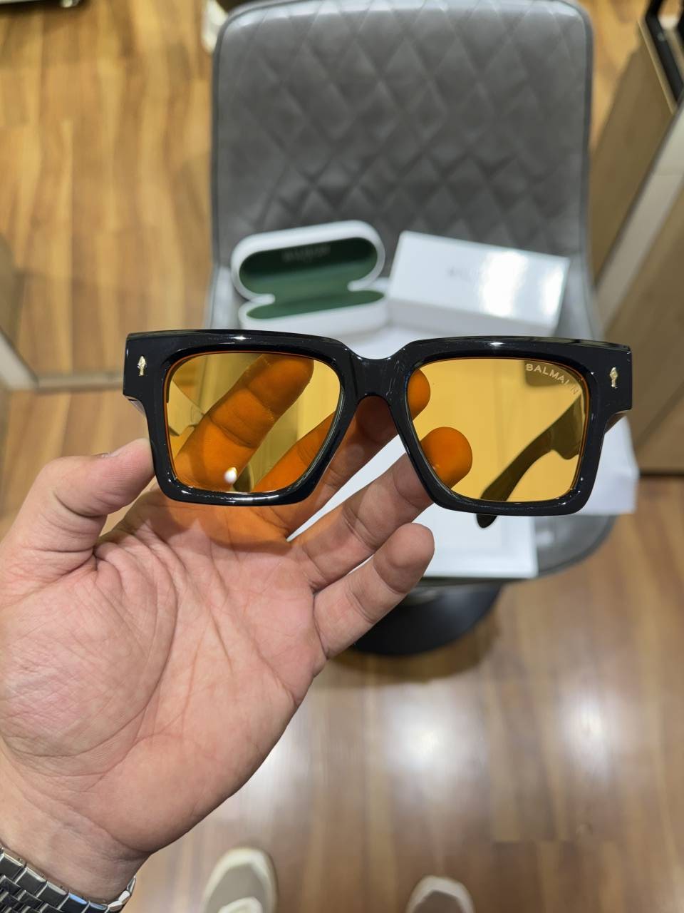 Balmain_9012_black_orange video