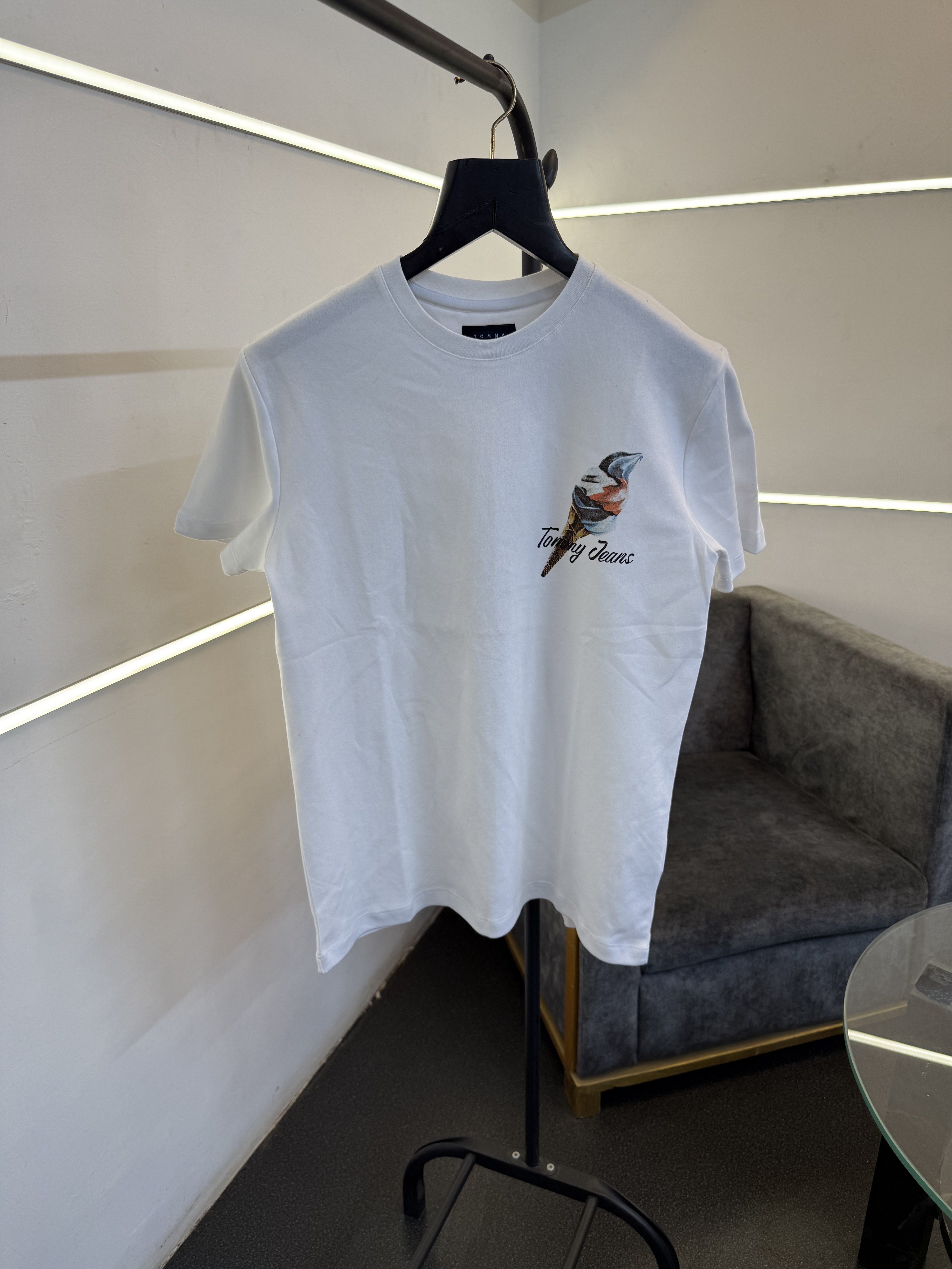 Tommy hilfigar round neck imported tshirt white sale