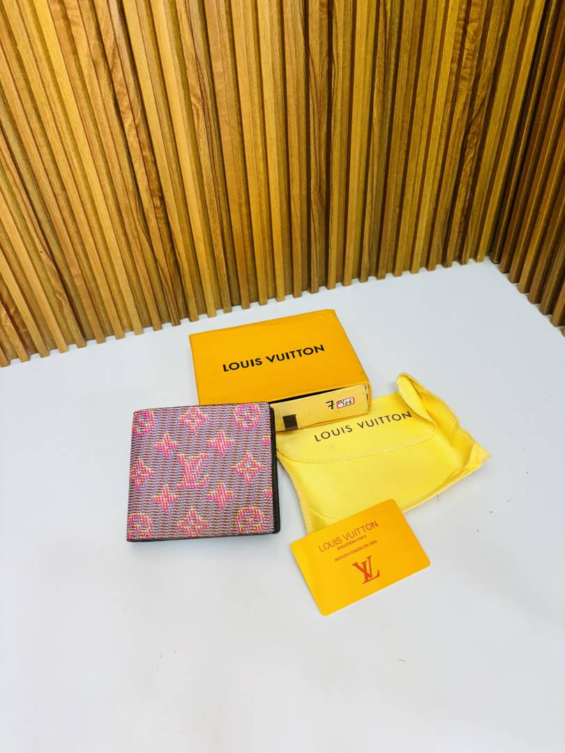 108 LV LOIUS VUTTON PREMIUM QUALITY WALLET