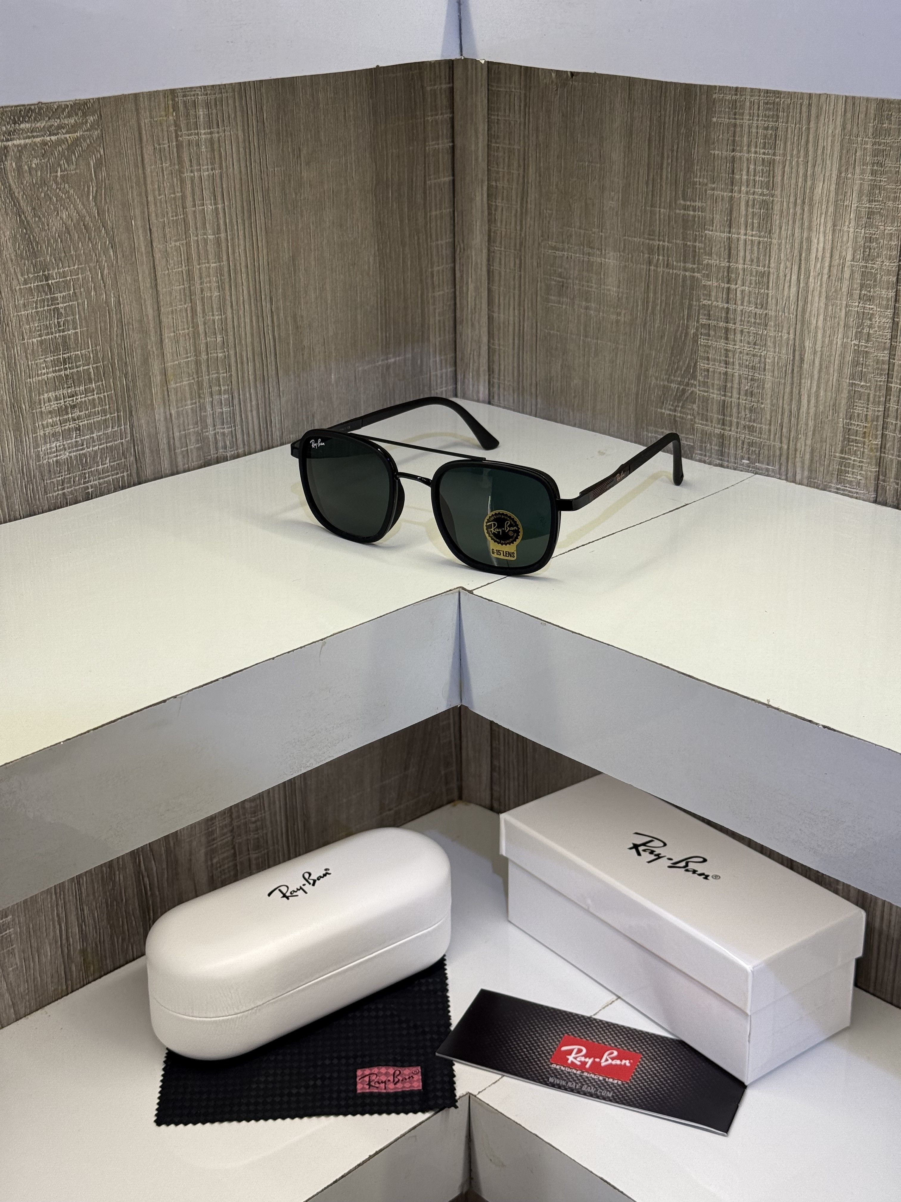 Rey ban Model 3117 Premium sunglass