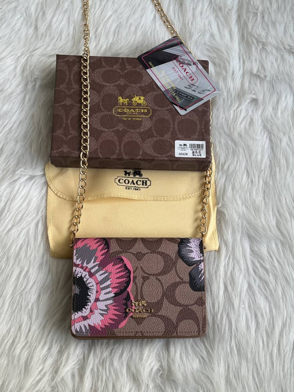 Coacch 122 ApFlower ChainOnWallet With OriginalBox DustCover BrandCard