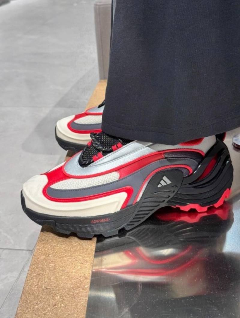 Adidaass Wonder Runner Turbo Red