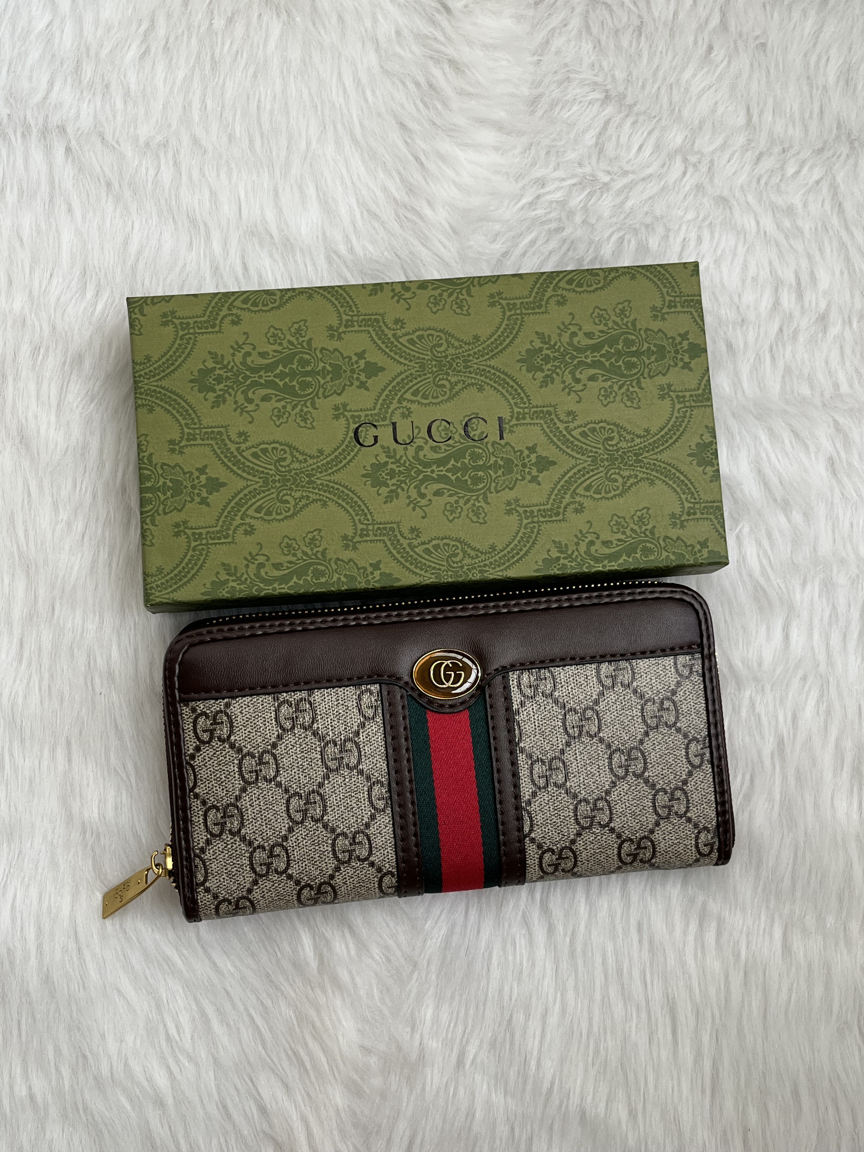 Guchi_89_Zippy_Wallet_With_Original_Box