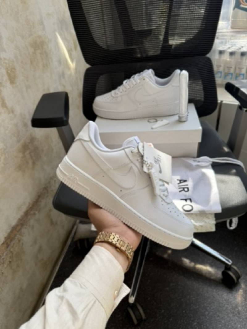 Nike airforce 1 first leather ua mens with bag keychain bottle lace video