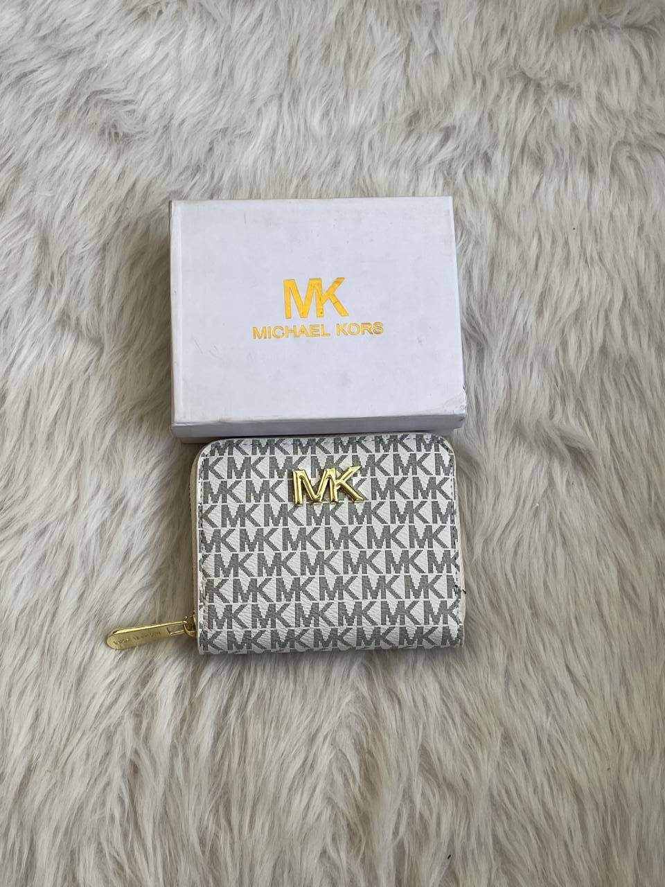 Michaell_Kors_137_Zippy_Wallet_With_OriginalBox_DustCover_Premium