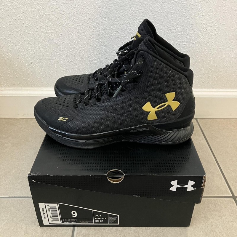 underr Armour CURRY 1 GOLD BANNER BLACKOUT
