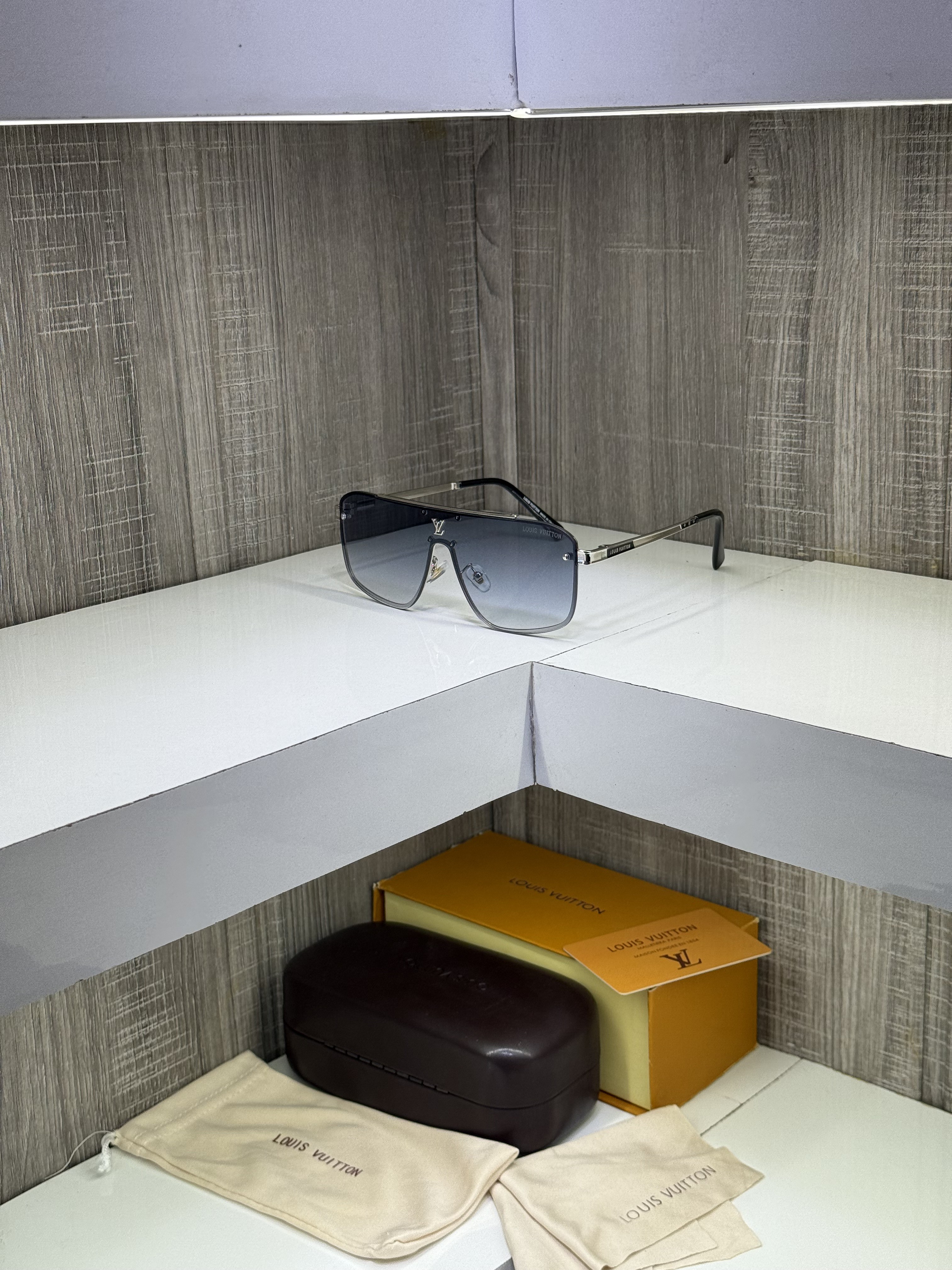 Loui Vuitton 2031 Premium sunglass