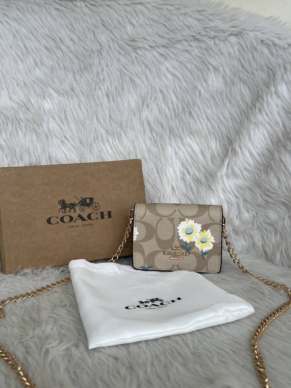 Coach Cw-3 ChainWallet With OriginalBox & DustCover - Image 2