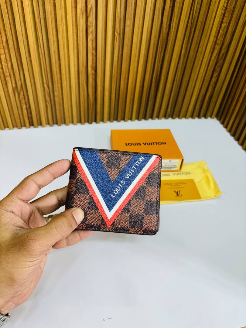 127 LV LOIUS VUTTON PREMIUM QUALITY WALLET