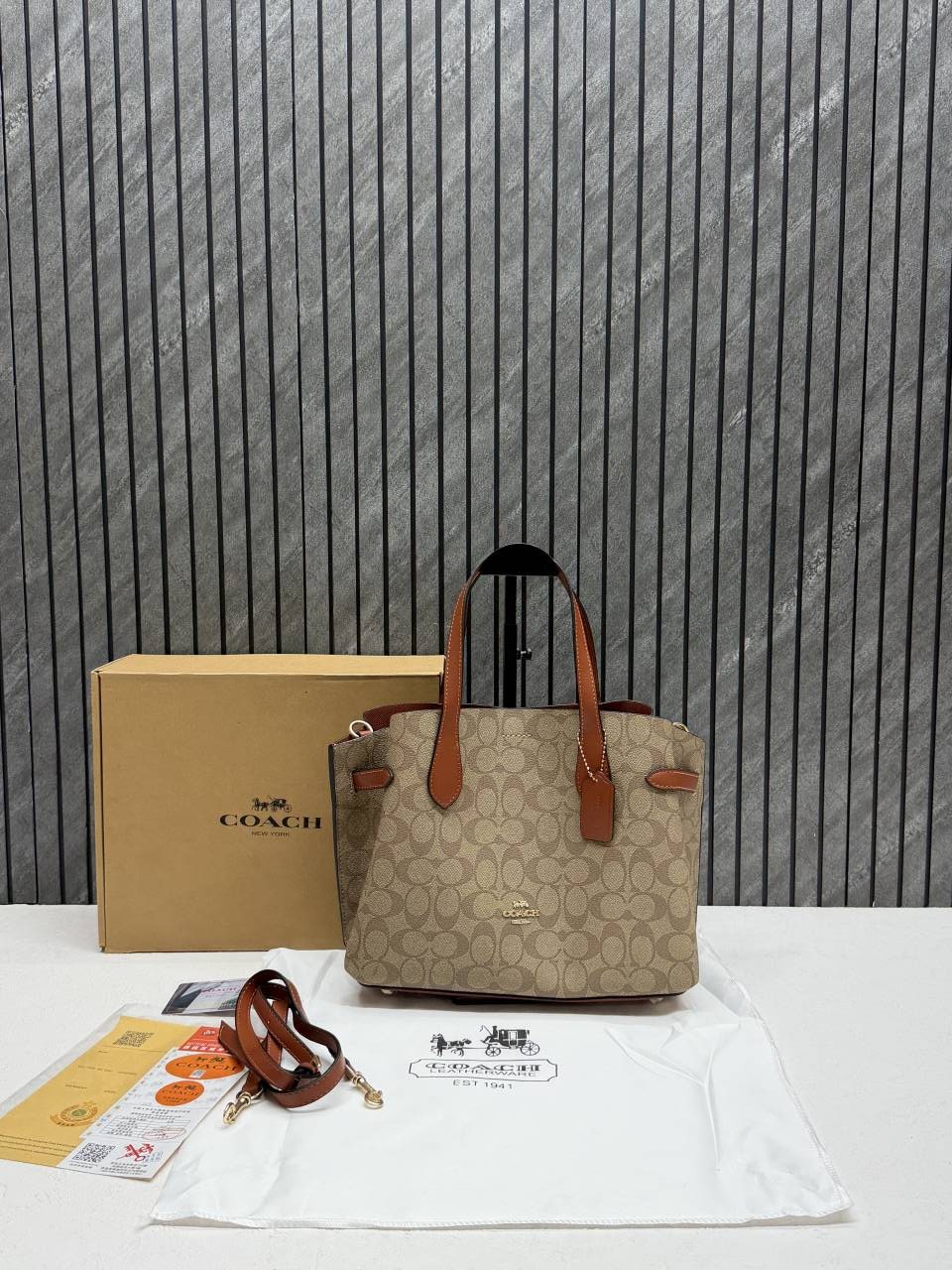 Coacch Hanna CarryAll Medium Satchel Bag With Original Box & DustCover