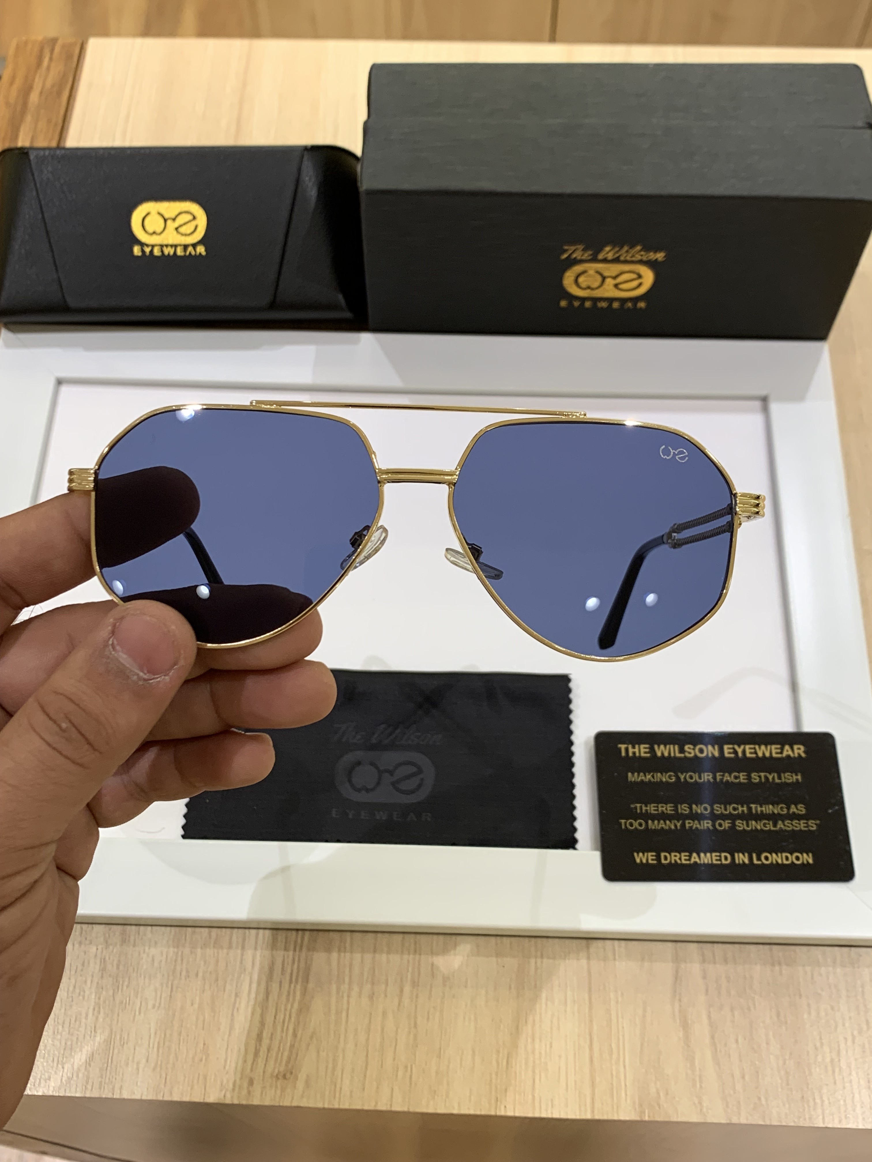 Wilson_9875_gold_blue