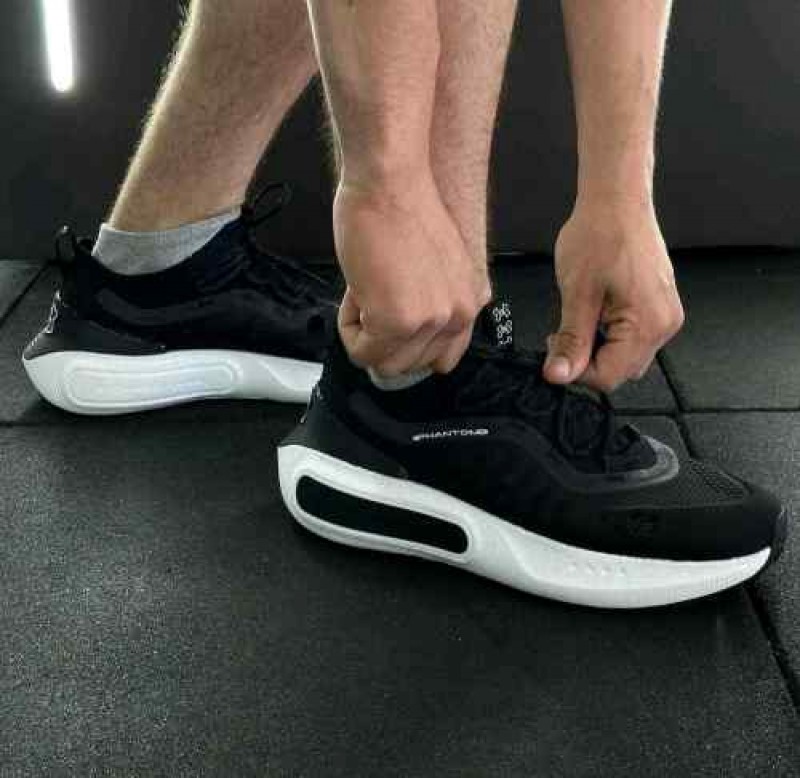 Under Armorr hovr phantom 4 black white 732