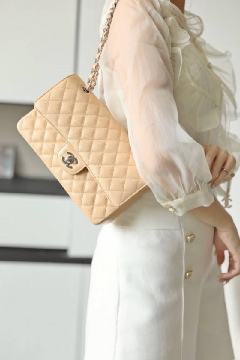 Chennel_Classic_Jumbo_Flap_Shoulder_Bag_With_OG_Box_&_Dust_BaGahpricot-794)