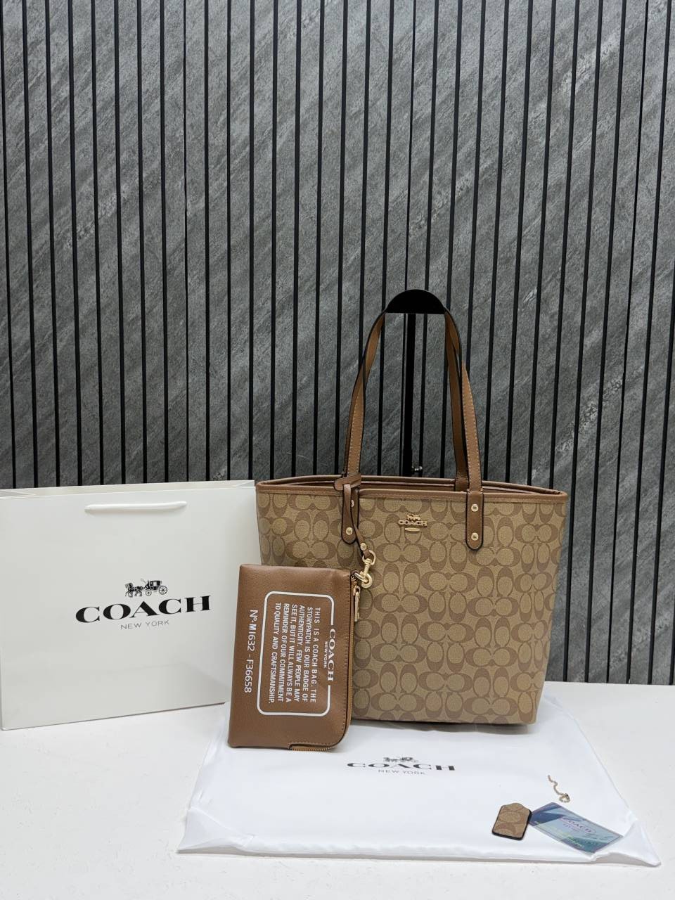 Coacch CB 08 Reversible City Tote With Wallet CarryBag & Original DustCover