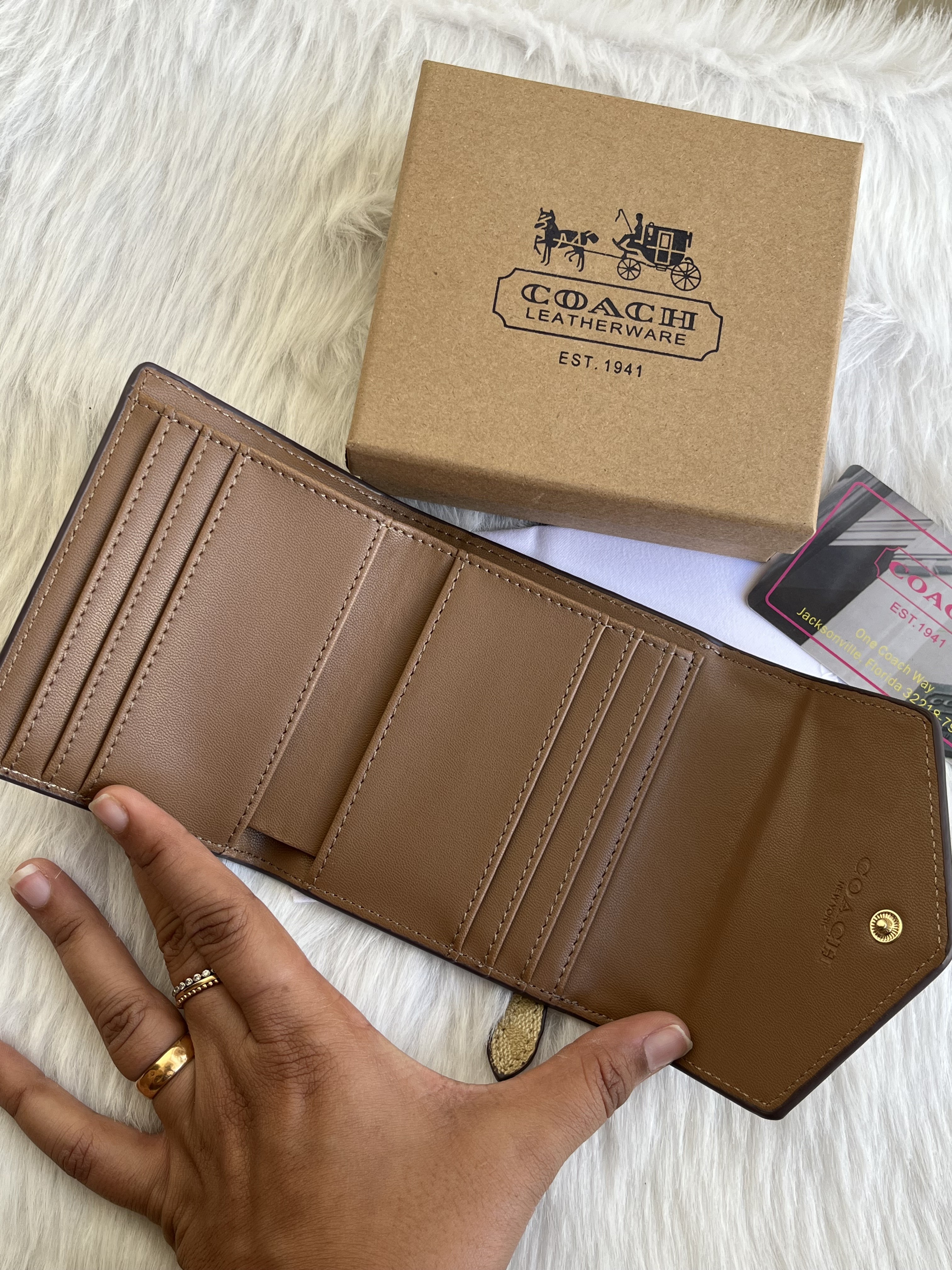 Coatch_117_3_Fold_Wallet_With_OriginalBox_DustCover_Card