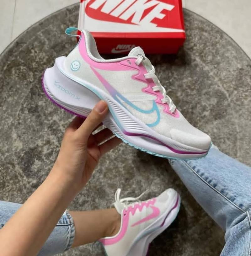 Nike Zoom X Smiley white pink video