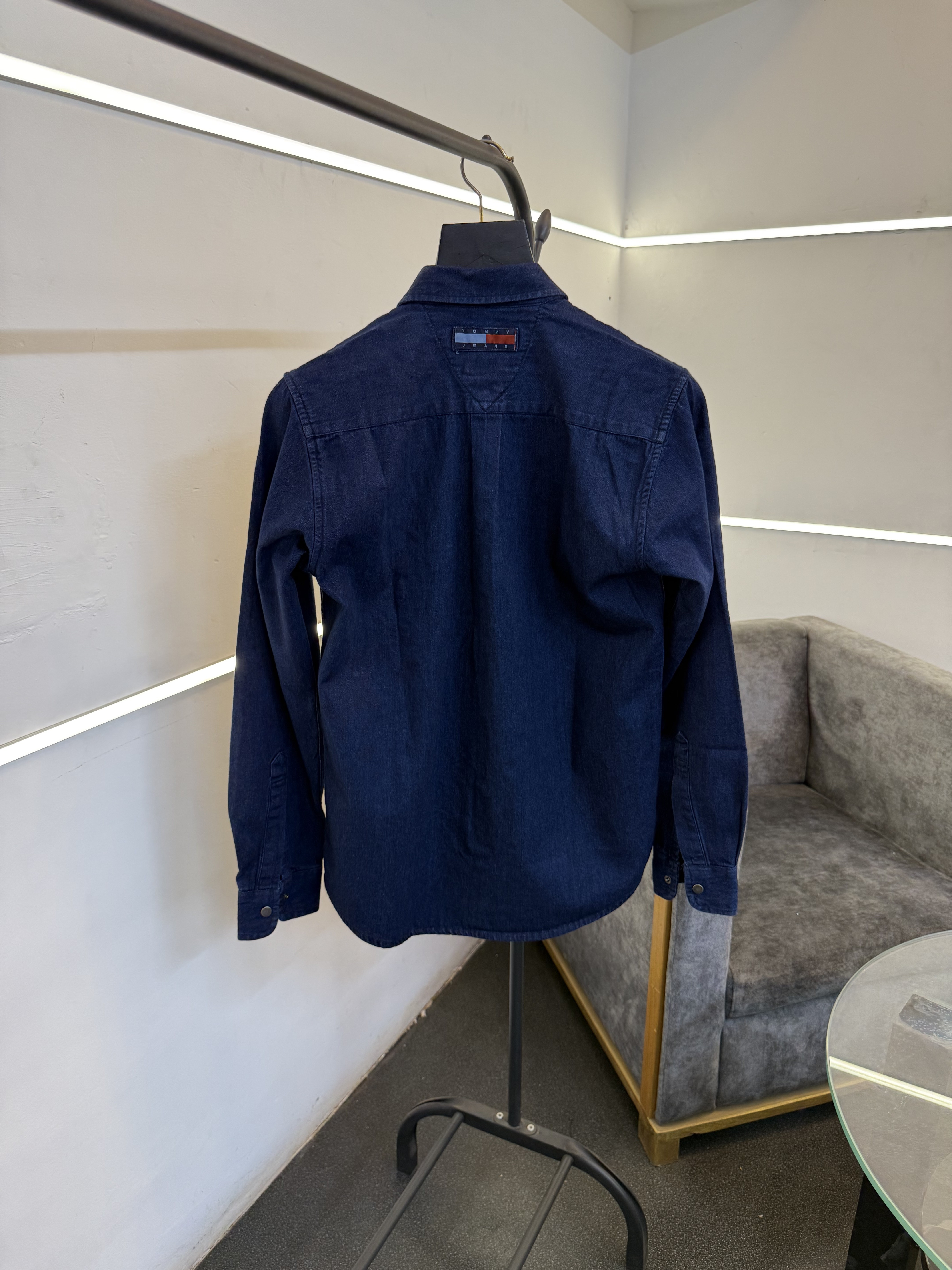 Tommy hilfigar dark blue denim shirt with front pocket and embroidery logo