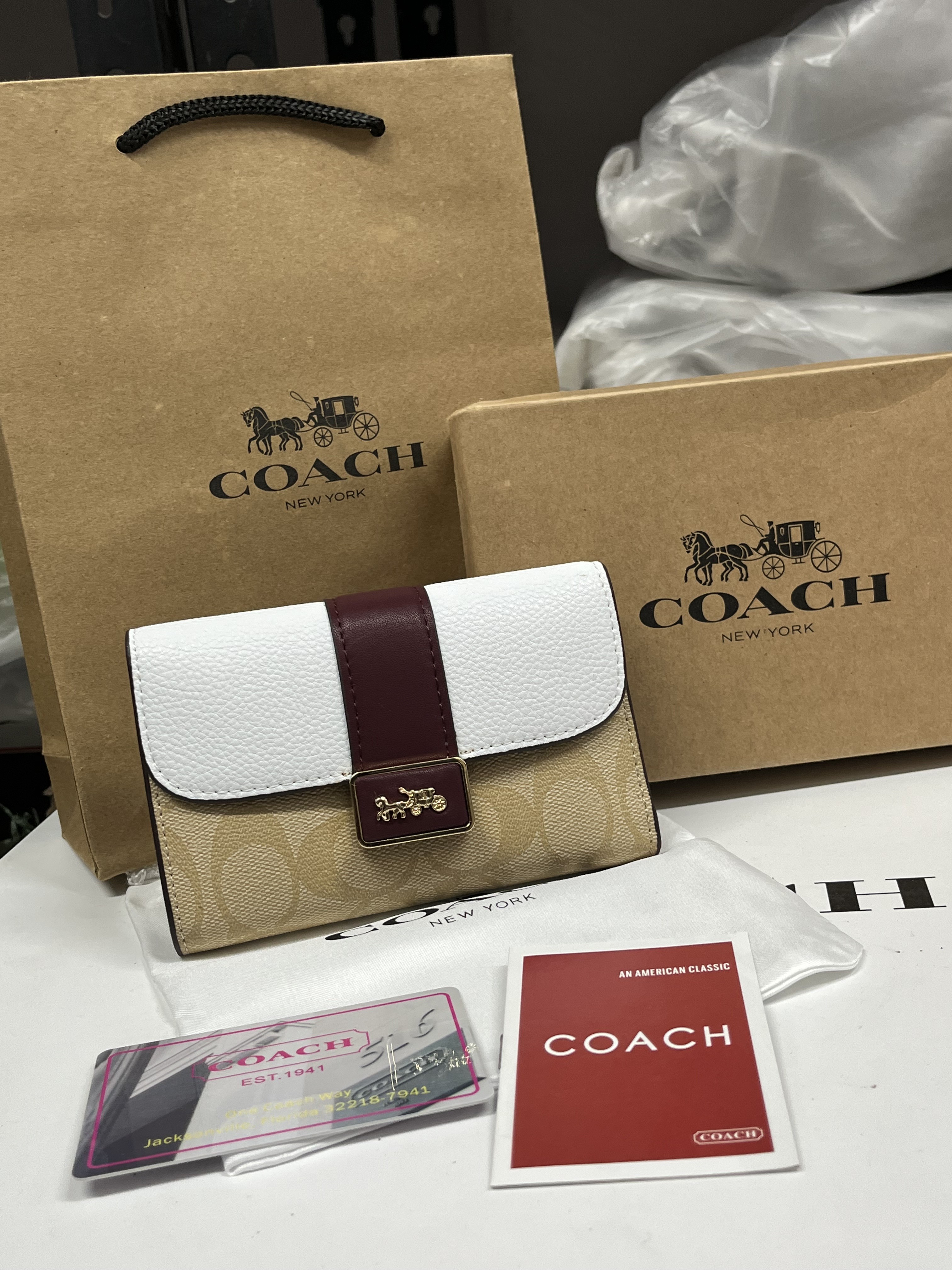 Coach_4-5_grace_premium_wallet_with_originalbox_carryBag