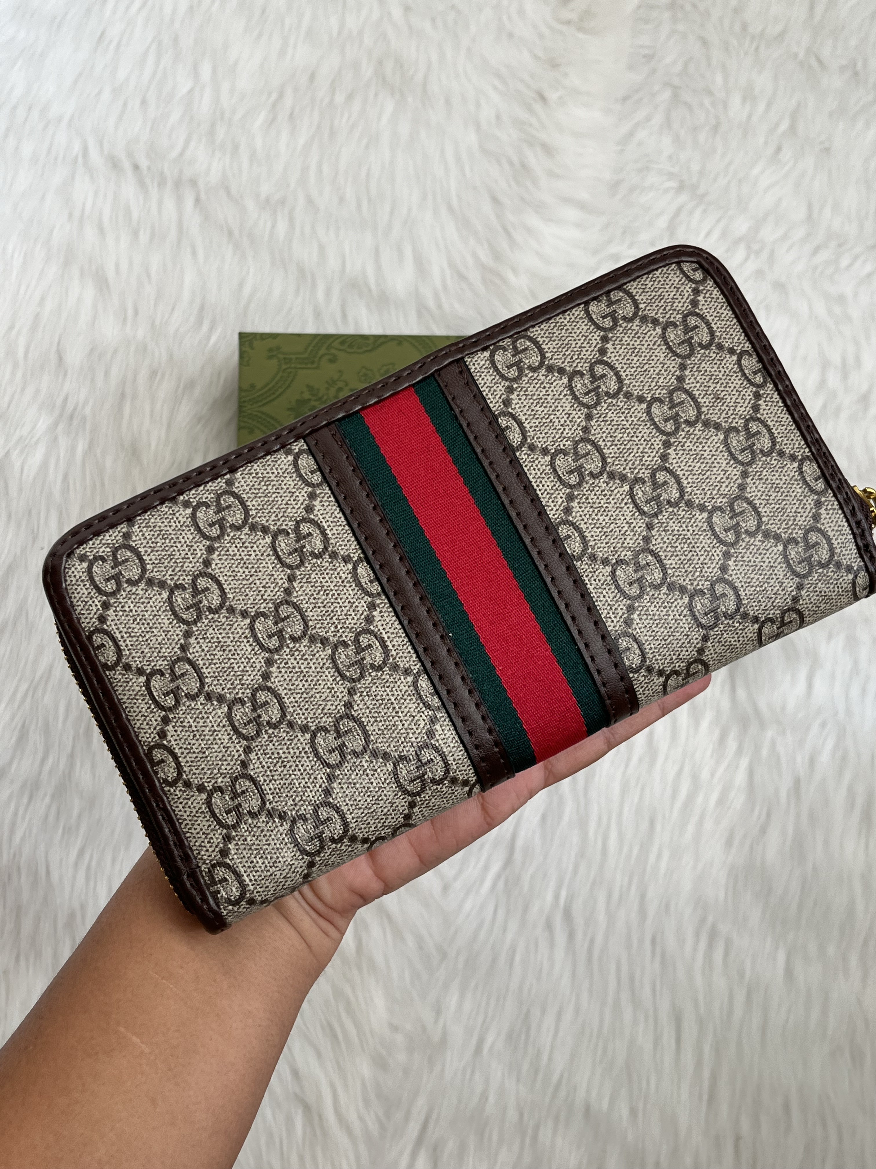 Guchi_89_Zippy_Wallet_With_Original_Box