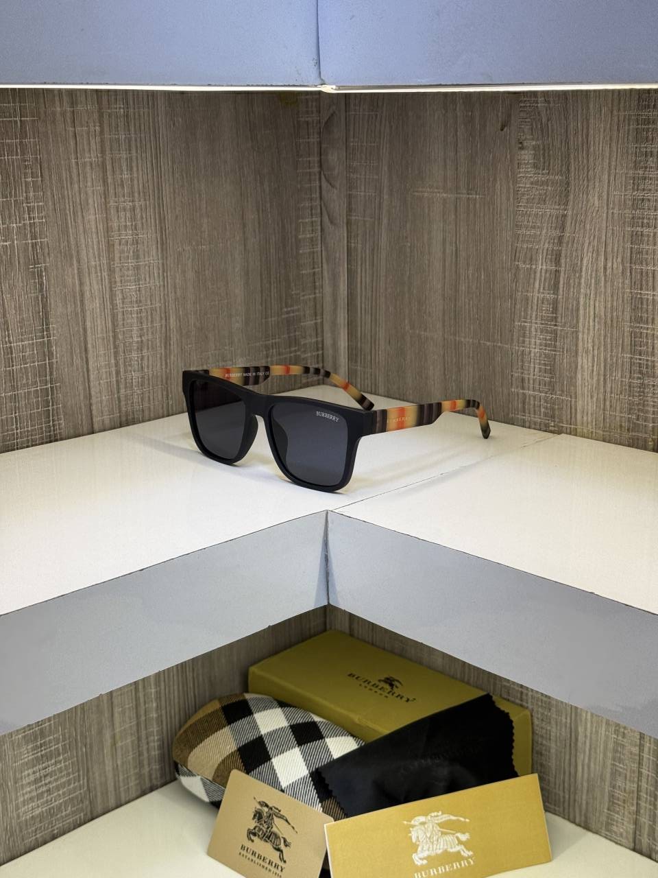 Burbery 4395 Store article sunglass