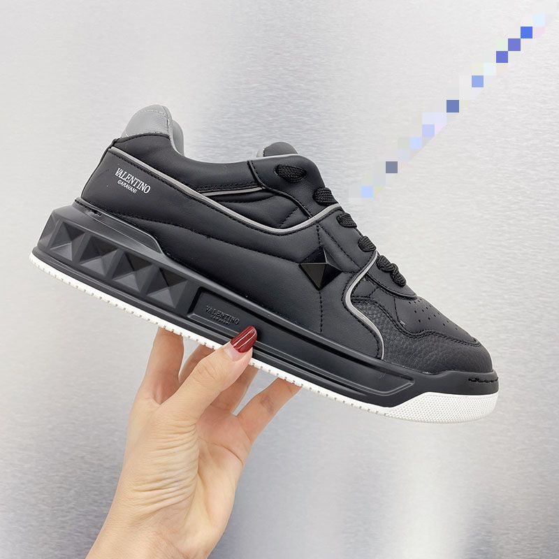 valentynoo garavani one stud black sneakers--