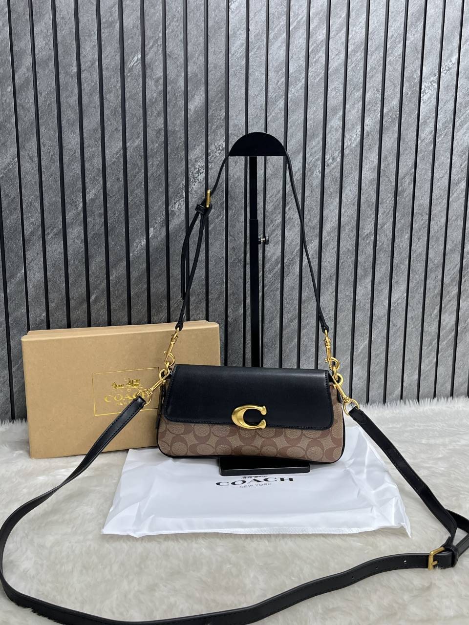 Coacch_Jet_Set_Apricot-Black_Shoulder_Bag_With_OriginalBox_DustCover
