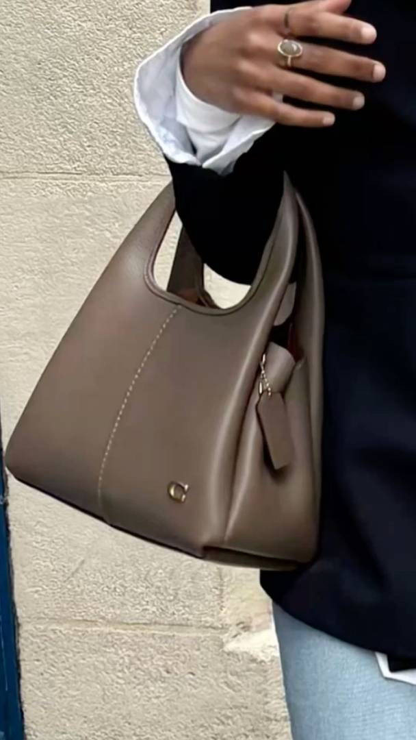 Coacch Lana 23 Khakhi With OriginalBox DustCover LongBelt