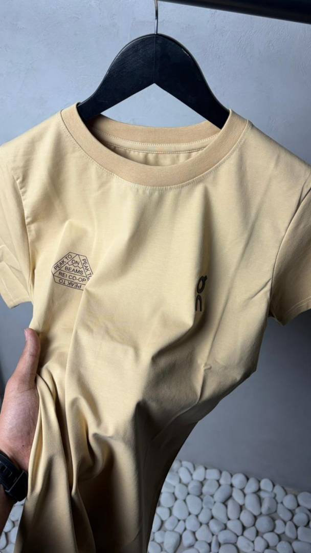 On Clou_d Premium T-Shirt 2130. Sale offer VS1000