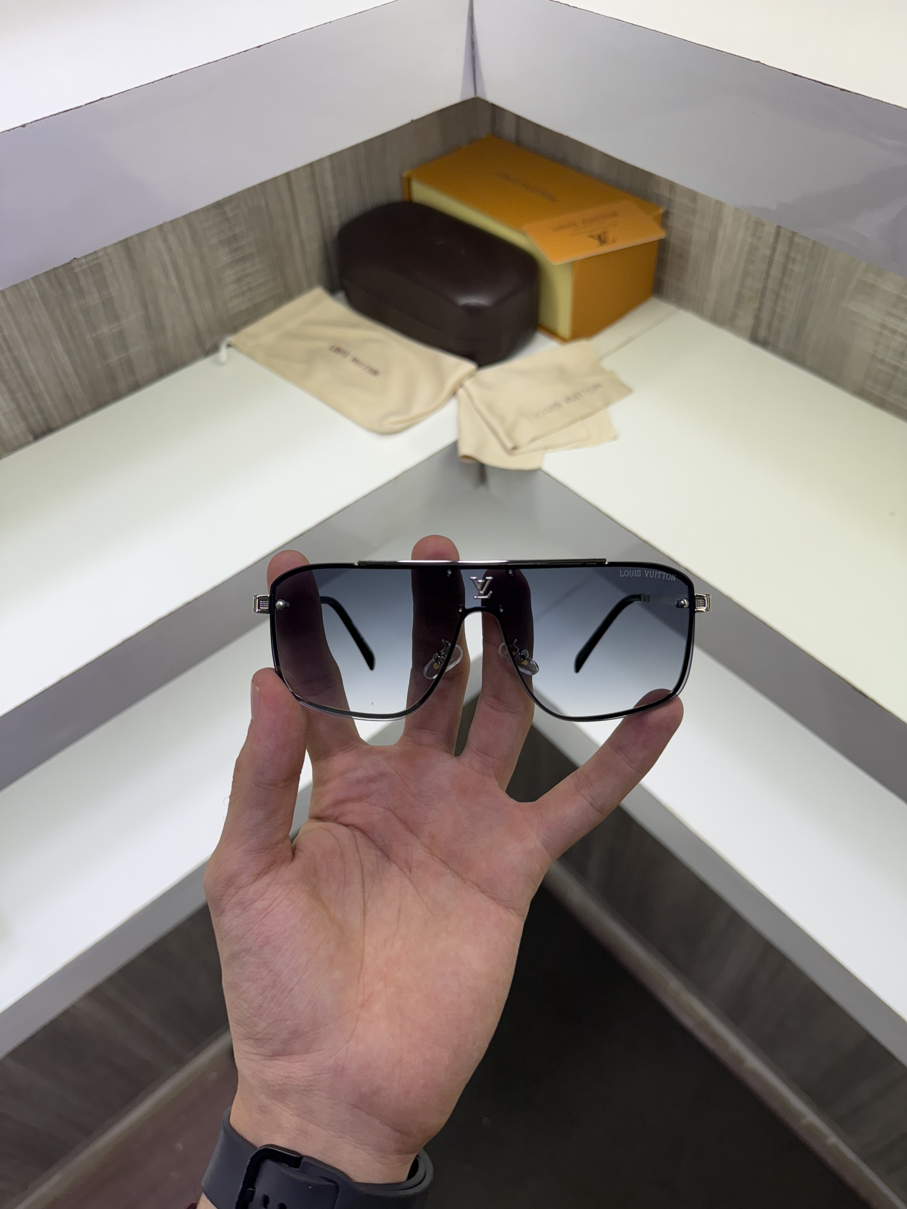 Loui Vuitton 2031 Premium sunglass