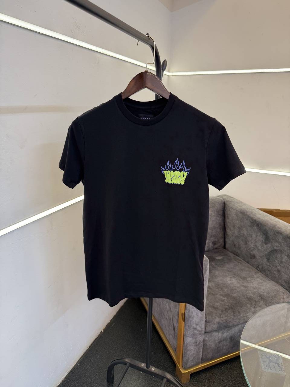Tommyy hilfiger black imported round neck tshirt