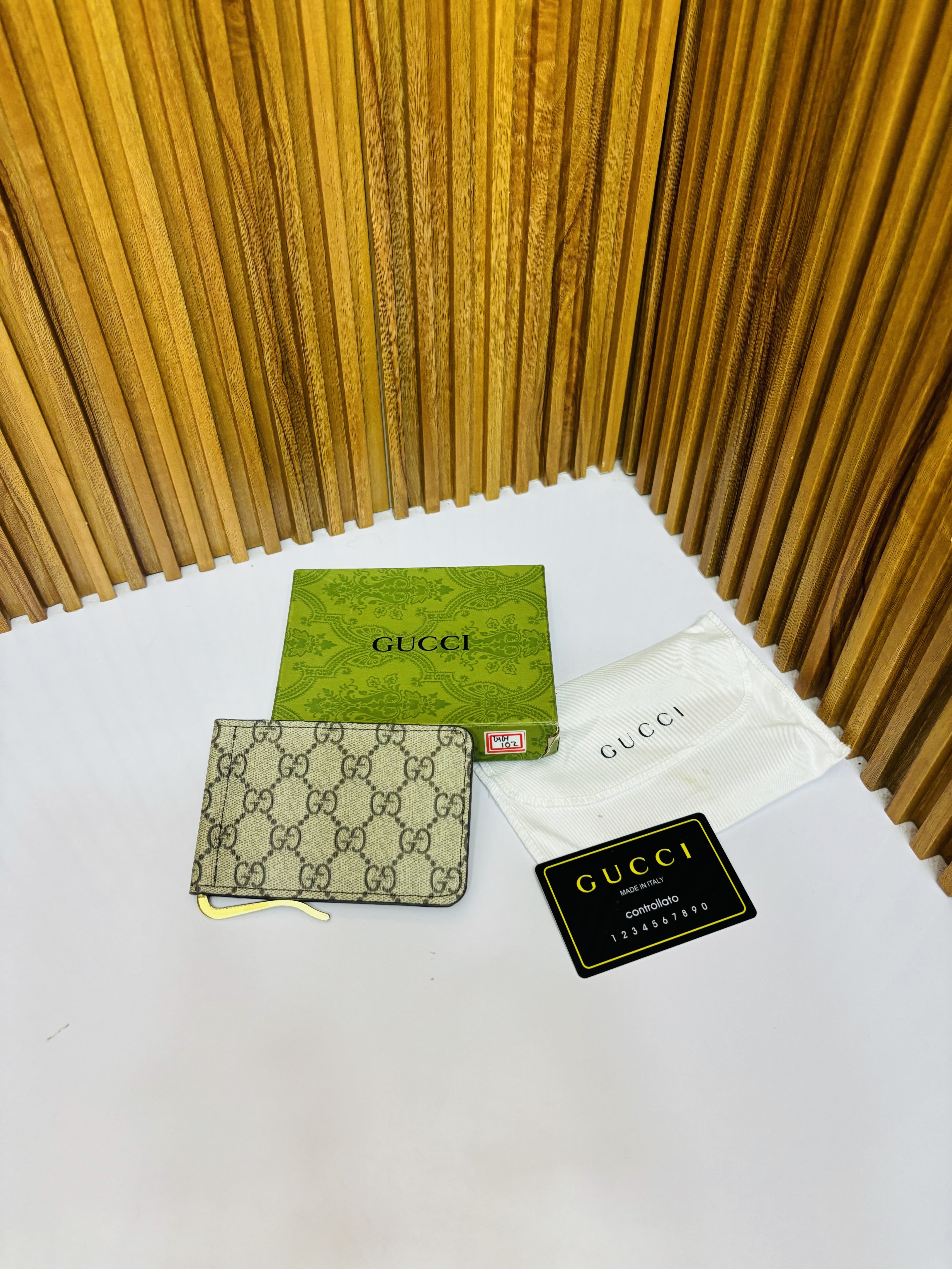 103 GUCHI MONEY CLIPPER PREMIUM QUALITY WALLET