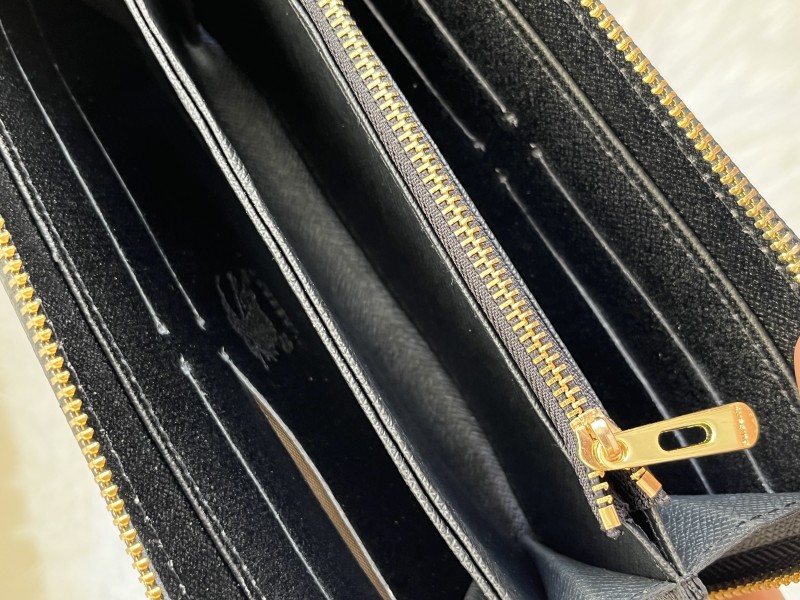 Burbery_34_Zippy_Wallet_With_OriginalBox