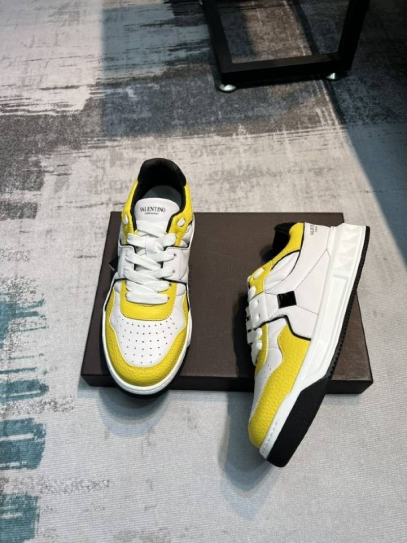 Valentyno garavani one stud low top nappa sneaker white yellow 513