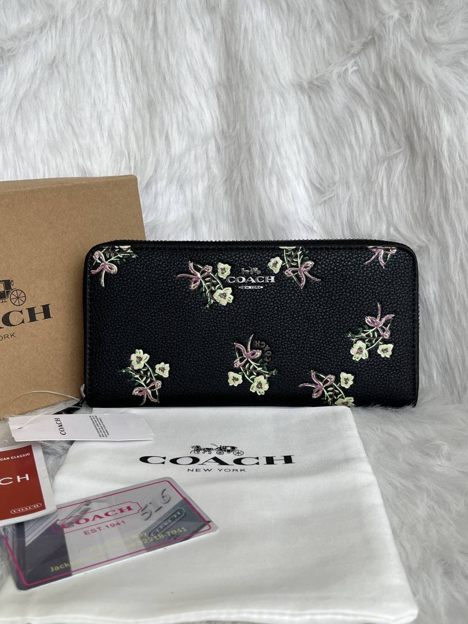 Coatch_13-2_Premium_quality_zipper_Wallet_With_Box_Tags_DustCover_Highend_Qualitu