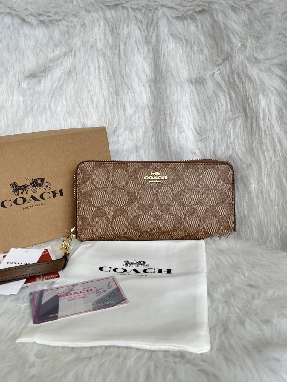 Coatch_12-1_Premium_quality_zipper_Wallet_With_Box_Tags_DustCover_Highend_Quality