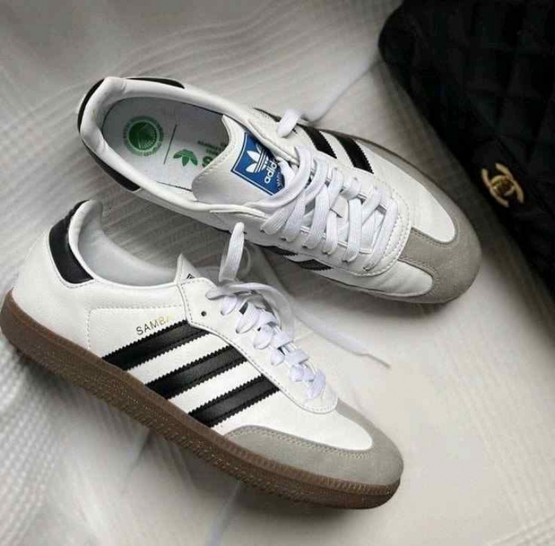 Adidas_Samba_White_to_Black