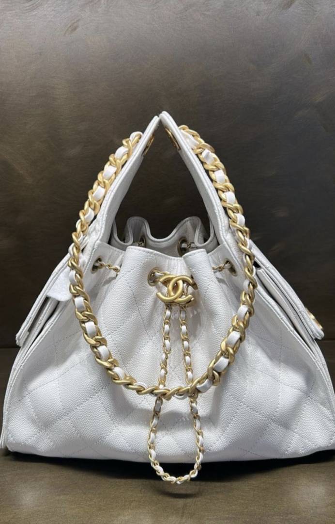Chaneel_CB_25_White_Medium_Shoulderbag_With_OriginalBox_CarryBag_DustCover