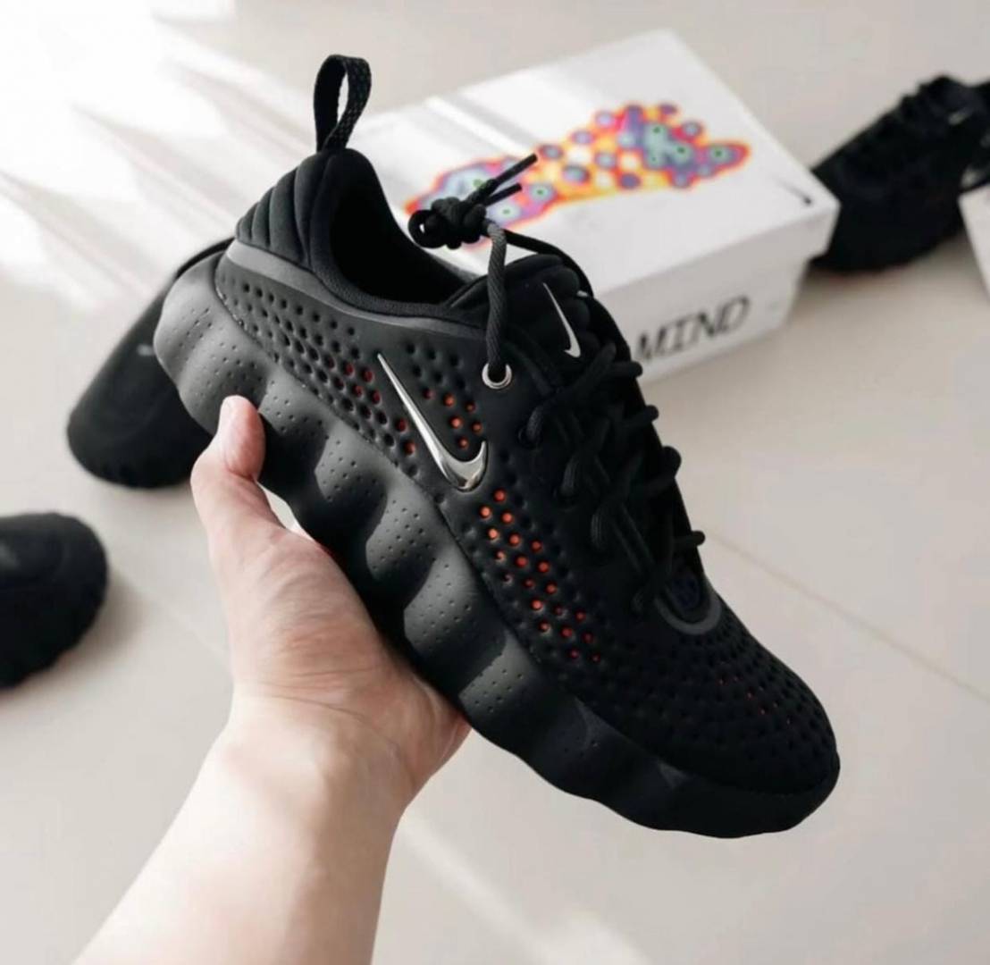 Nike Mind 002 Black Hyper Crimson fix