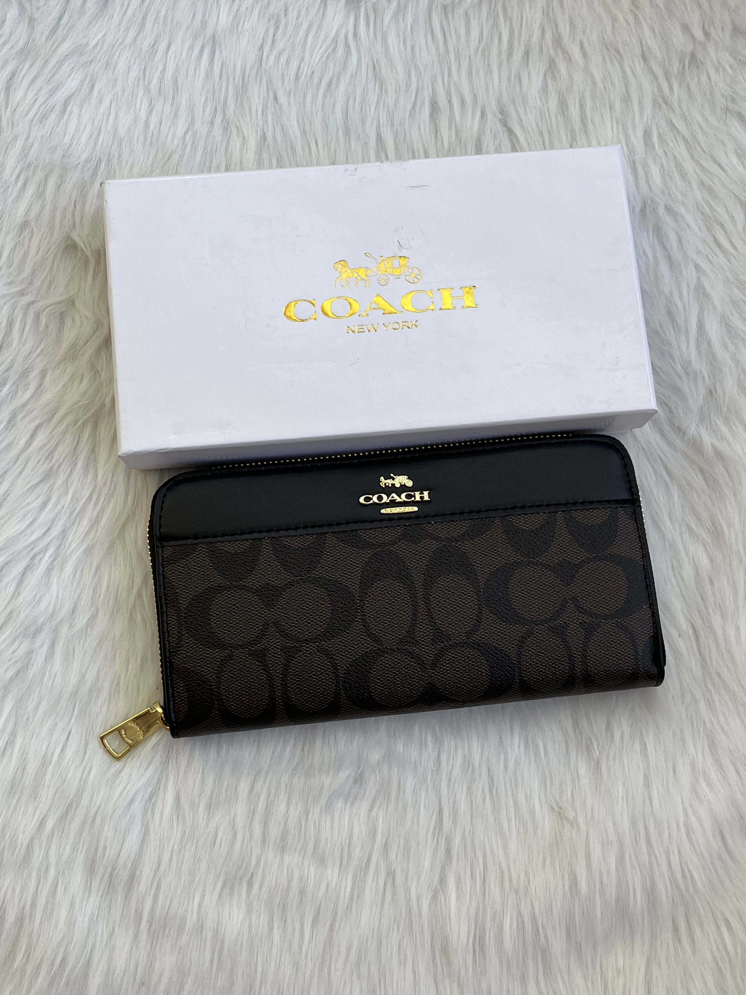Coatch_91_Long_Coffee_Zippy_Wallet_With_OriginalBox