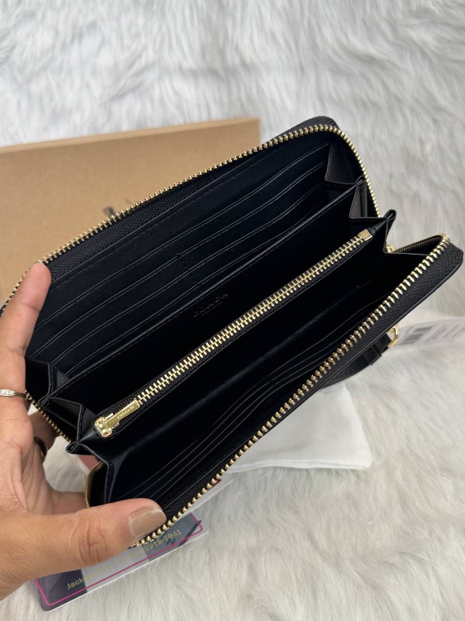 Coatch_12-4_Premium_Zippy_Wallet_With_Original_Box_DustCover_Tags