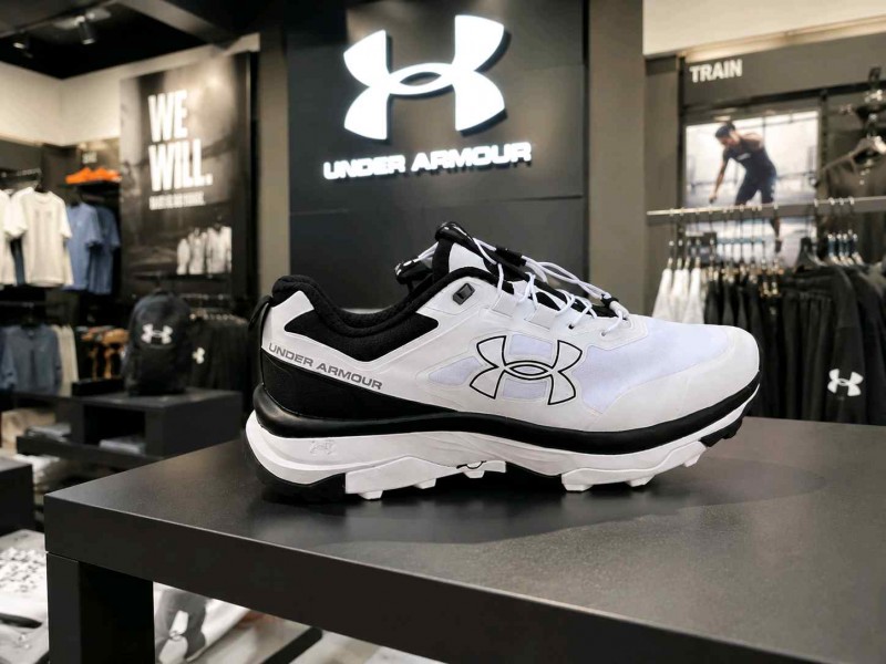 Under Armorr Charged Bandit Trail 2 White & Black 2574