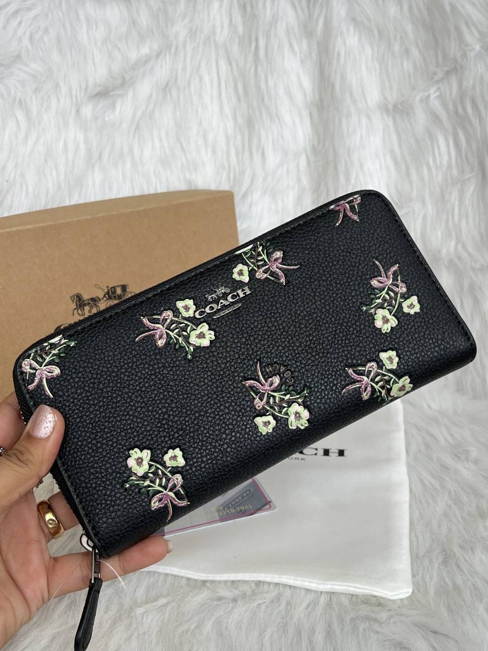 Coatch_13-2_Premium_quality_zipper_Wallet_With_Box_Tags_DustCover_Highend_Qualitu
