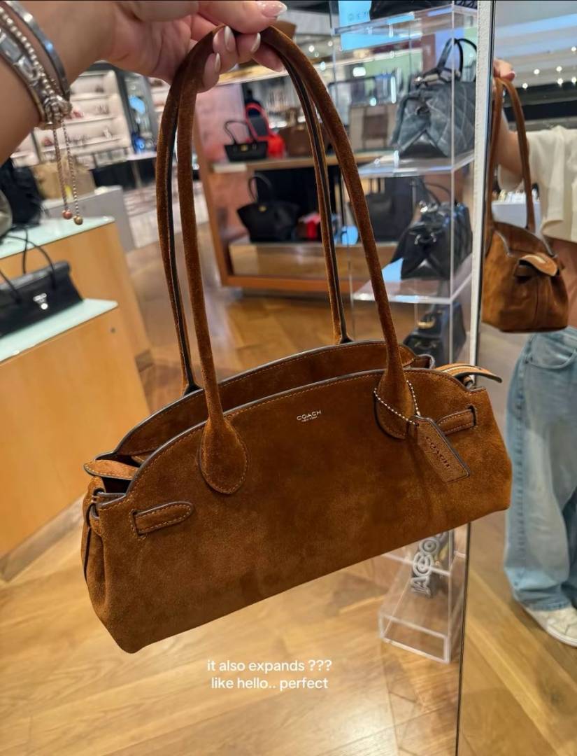 Coacchh Empire CarryAll Shoulder Bag With DustCover