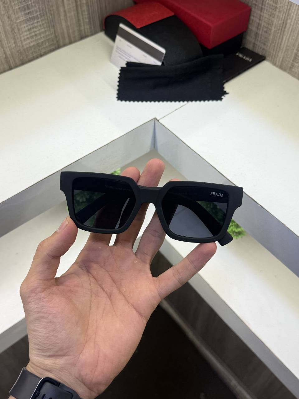 Pradda 58720 Sunglass (Matt Black)